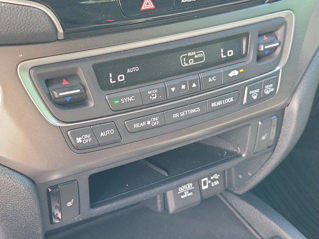 Photo of 2022 Lunar Silver Metallic Honda Pilot