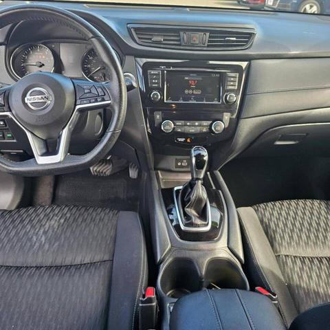 Photo of 2020 Black Nissan Rogue