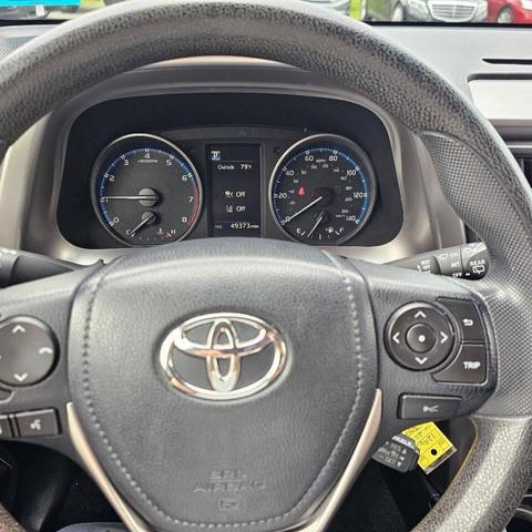 Photo of 2018 Gray Toyota RAV4