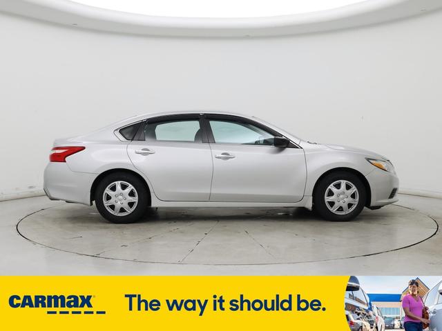 Photo of 2017 Silver Nissan Altima