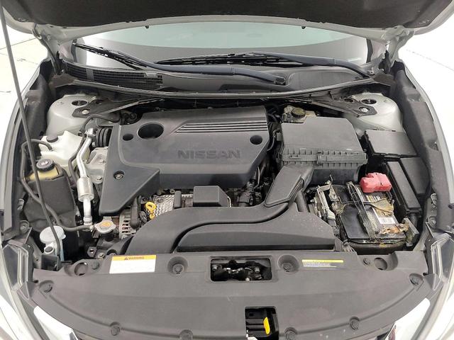 Photo of 2017 Silver Nissan Altima