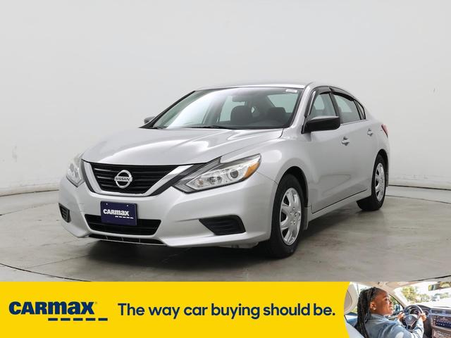 Photo of 2017 Silver Nissan Altima
