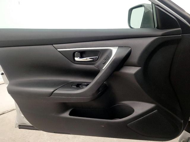 Photo of 2017 Silver Nissan Altima