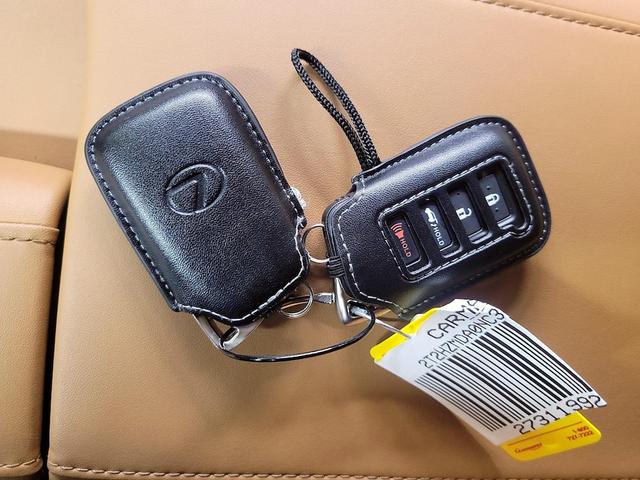 Photo of 2022 Gray Lexus RX 350