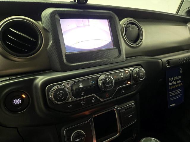 Photo of 2022 Gray Jeep Wrangler