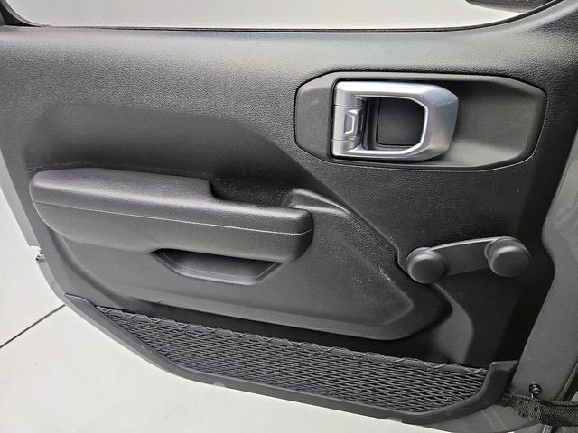 Photo of 2022 Gray Jeep Wrangler