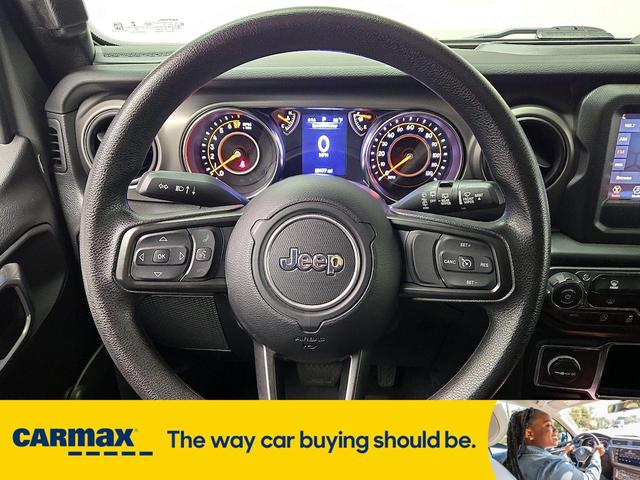 Photo of 2022 Gray Jeep Wrangler