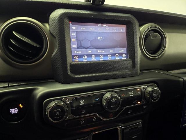 Photo of 2022 Gray Jeep Wrangler