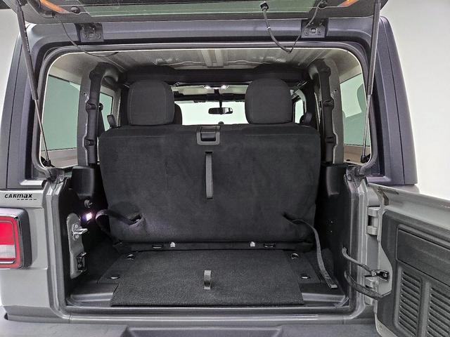 Photo of 2022 Gray Jeep Wrangler