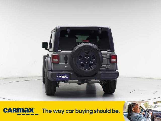 Photo of 2022 Gray Jeep Wrangler