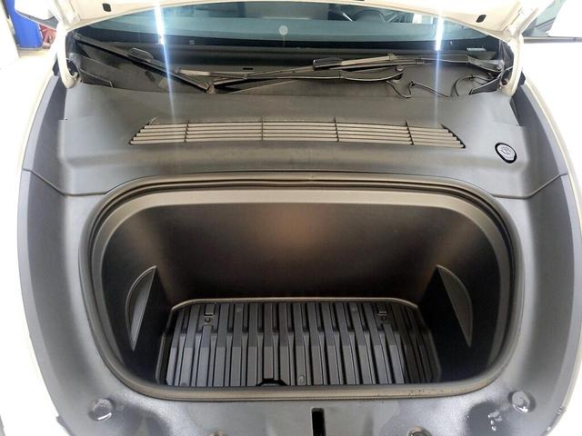 Photo of 2024 White Tesla Model Y