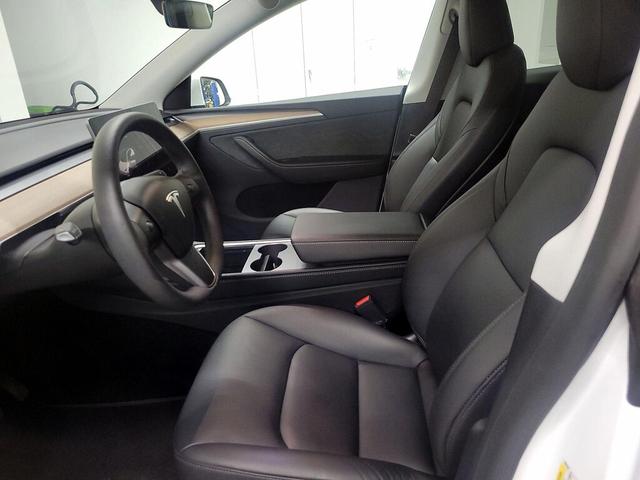Photo of 2024 White Tesla Model Y