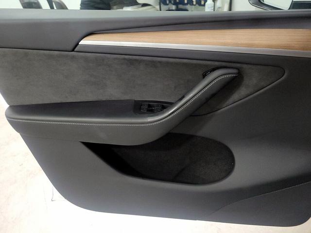 Photo of 2024 White Tesla Model Y