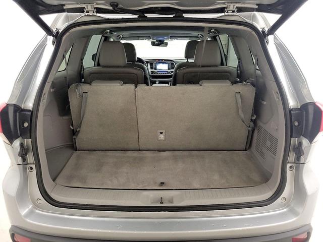 Photo of 2018 Silver Toyota Highlander
