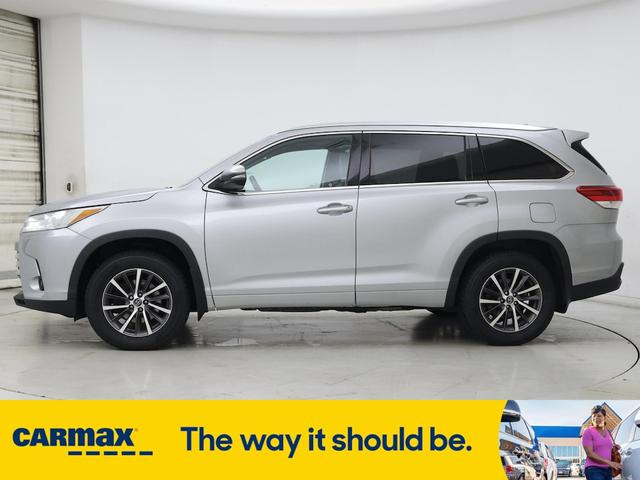 Photo of 2018 Silver Toyota Highlander