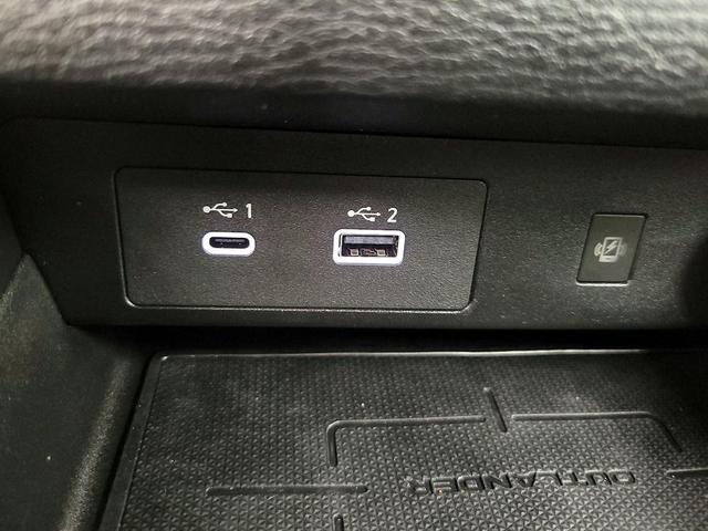 Photo of 2024 Silver Mitsubishi Outlander