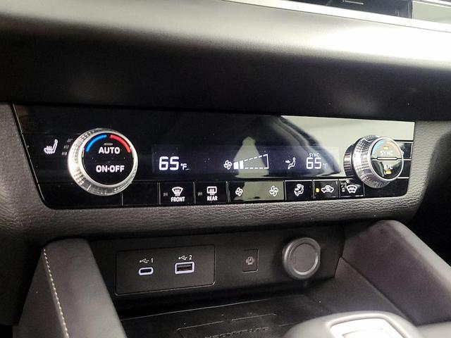 Photo of 2024 Silver Mitsubishi Outlander