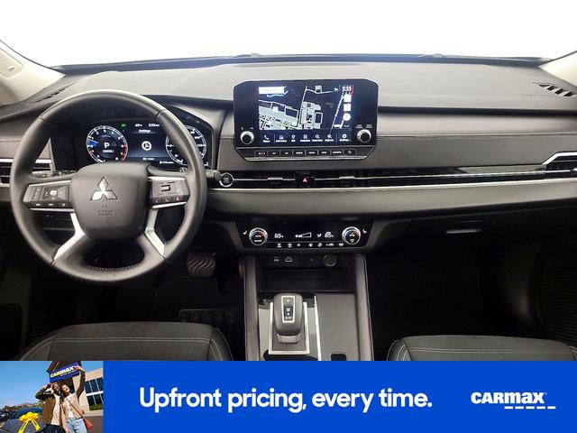 Photo of 2024 Silver Mitsubishi Outlander