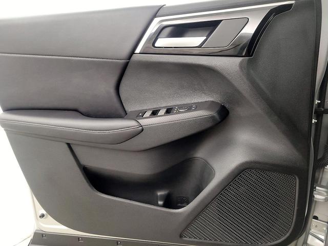 Photo of 2024 Silver Mitsubishi Outlander