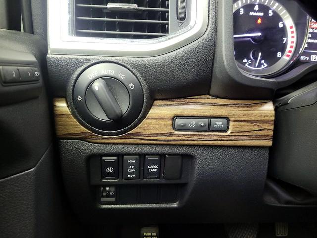 Photo of 2018 White Nissan Titan