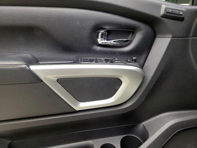 Photo of 2018 White Nissan Titan