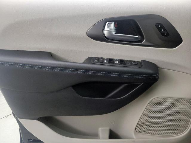 Photo of 2021 Black Chrysler Pacifica