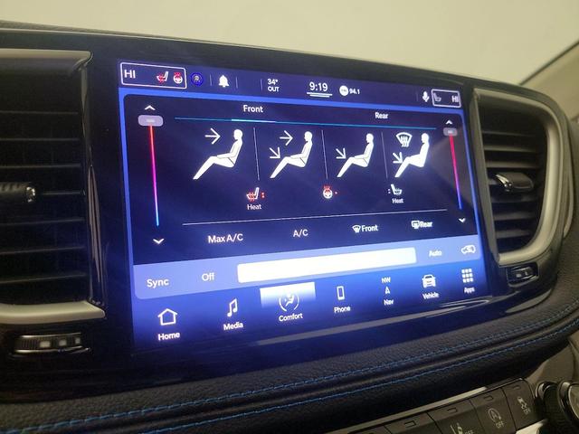 Photo of 2021 Black Chrysler Pacifica