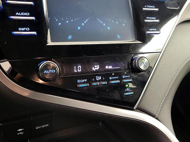 Photo of 2018 Silver Toyota Camry