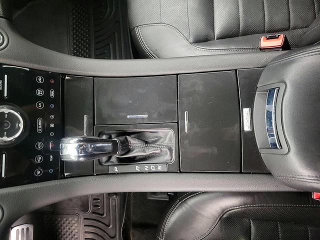 Photo of 2016 Black Ford Taurus