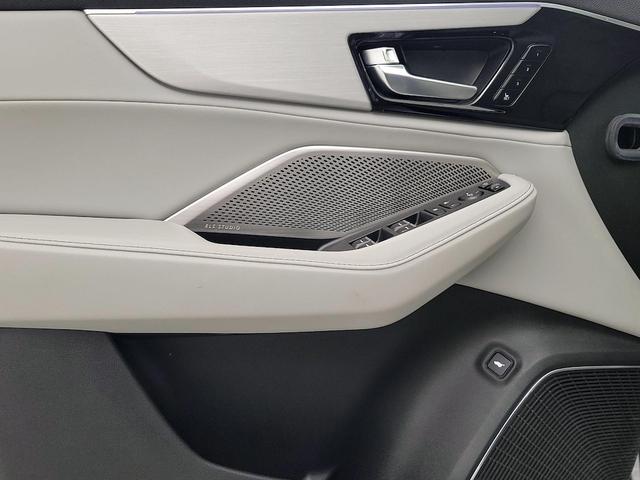 Photo of 2024 Silver Acura MDX