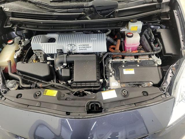 Photo of 2015 Gray Toyota Prius