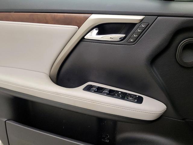 Photo of 2020 Silver Lexus RX 350