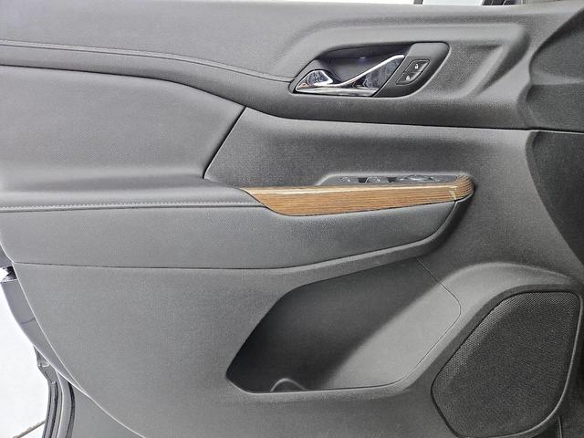 Photo of 2021 Black GMC Acadia