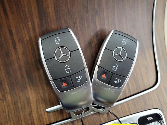 Photo of 2022 Blue Mercedes-Benz GLC 300