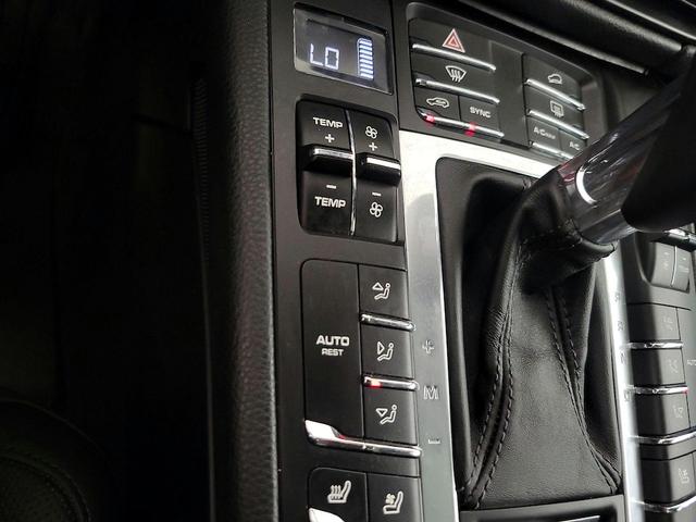 Photo of 2020 Black Porsche Macan