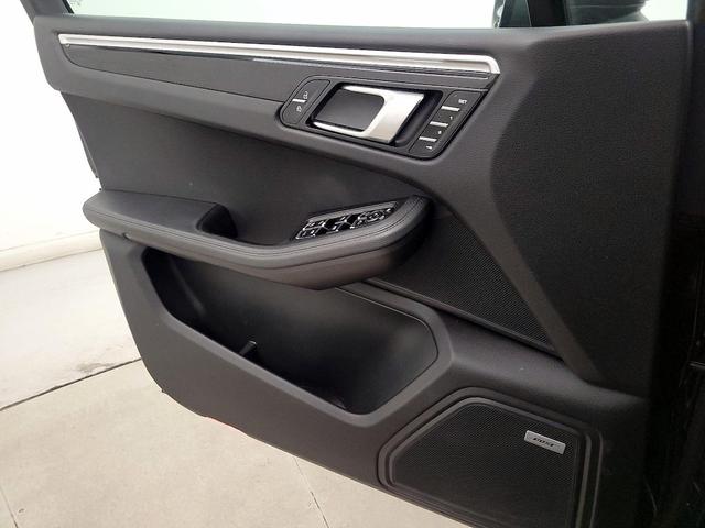 Photo of 2020 Black Porsche Macan