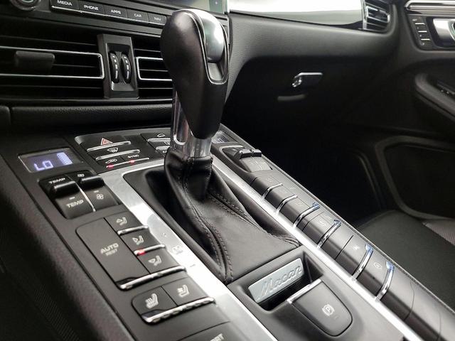 Photo of 2020 Black Porsche Macan