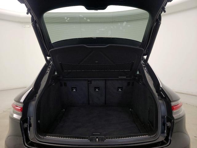Photo of 2020 Black Porsche Macan