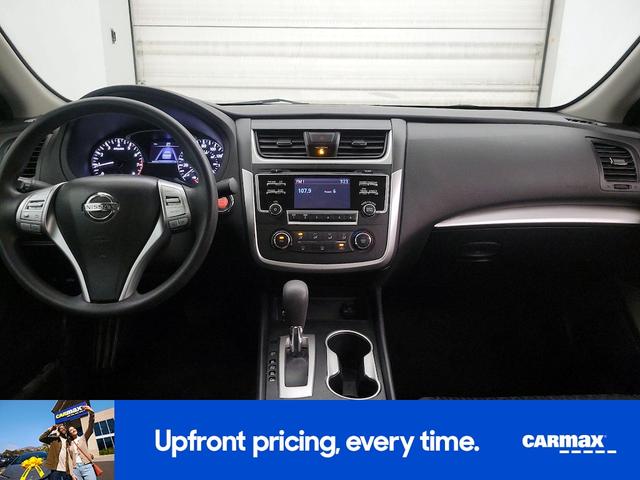 Photo of 2017 Silver Nissan Altima