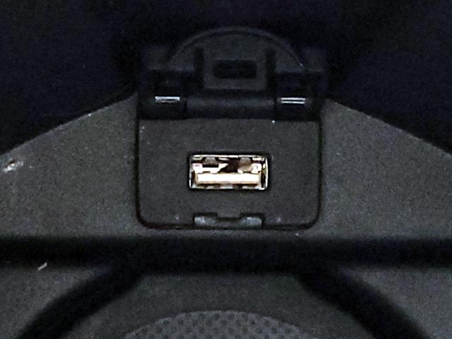 Photo of 2021 White Honda Civic