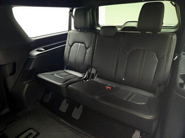 Photo of 2022 Black Ford Expedition Max