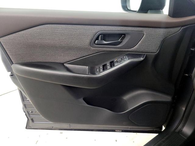 Photo of 2023 Gray Nissan Rogue