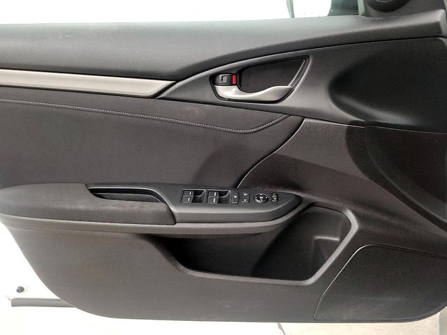 Photo of 2020 White Honda Civic