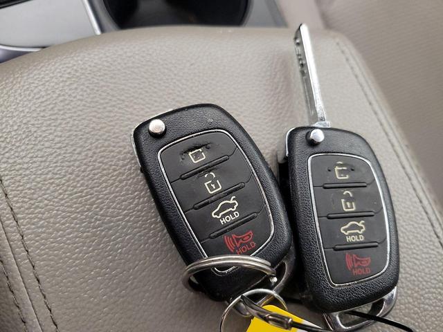Photo of 2015 Gray Hyundai SONATA