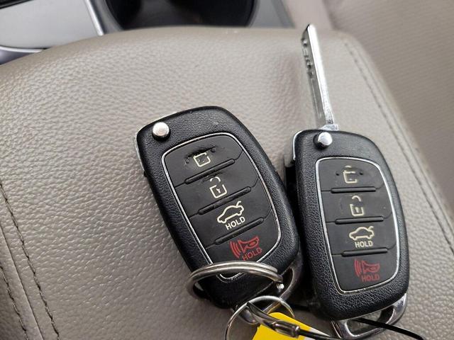 Photo of 2015 Gray Hyundai SONATA