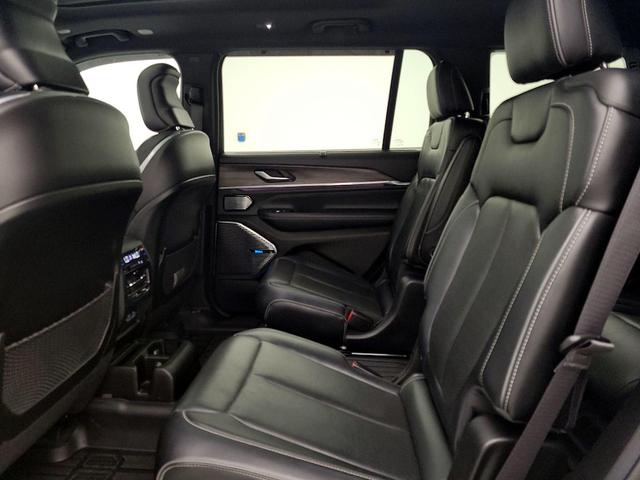 Photo of 2021 White Jeep Grand Cherokee L