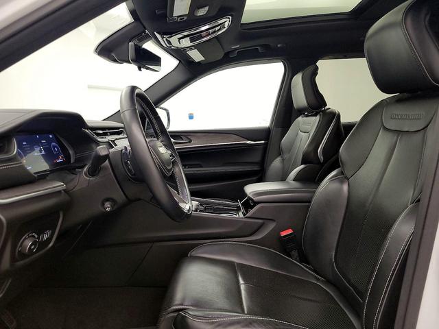 Photo of 2021 White Jeep Grand Cherokee L