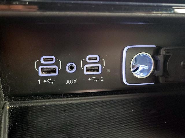 Photo of 2021 White Jeep Grand Cherokee L
