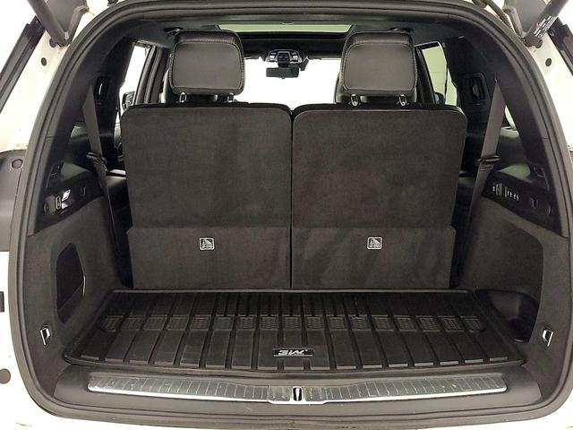 Photo of 2021 White Jeep Grand Cherokee L