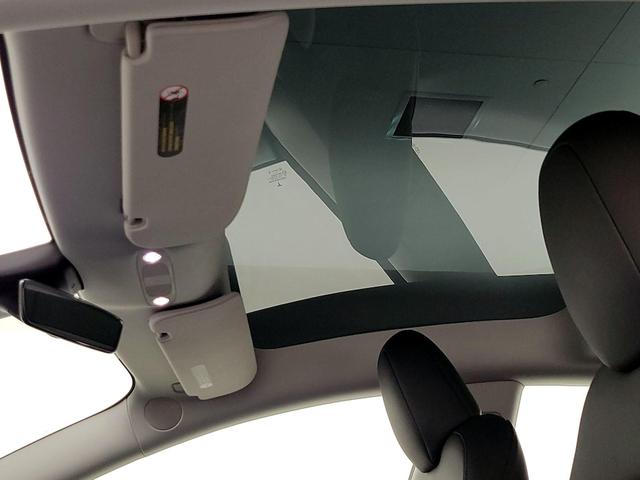 Photo of 2023 White Tesla Model 3